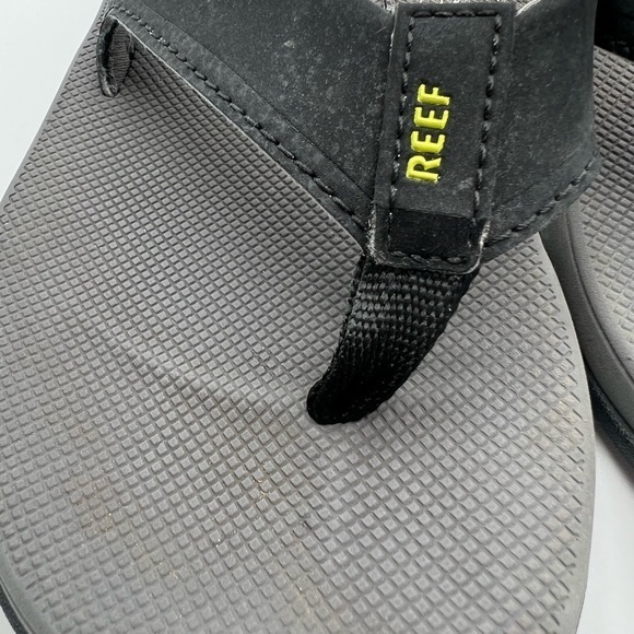 REEF Sandals - size Medium 5/6 - Picture 2 of 13